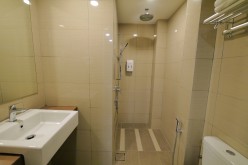 DELUXE BATHROOM